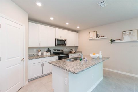 Villa ou maison à vendre à Zephyrhills, Floride: 4 chambres, 217.39 m2 № 2200319 - photo 12