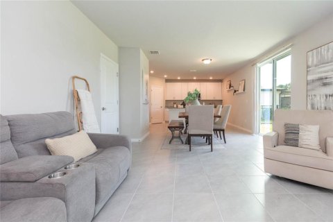 Villa ou maison à vendre à Zephyrhills, Floride: 4 chambres, 217.39 m2 № 2200319 - photo 16