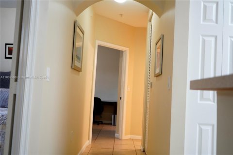 Condo in Miramar, Florida, 2 bedrooms  № 1749906 - photo 12