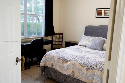 Condo in Miramar, Florida, 2 bedrooms  № 1749906 - photo 9