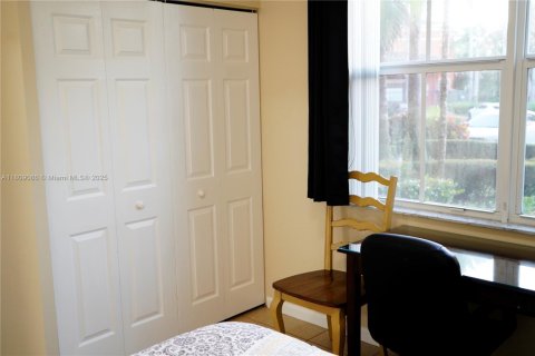 Condo in Miramar, Florida, 2 bedrooms  № 1749906 - photo 11