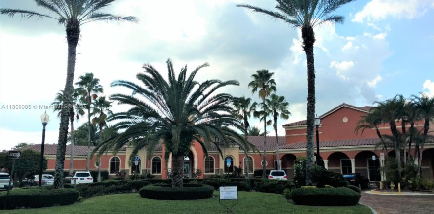 Condo in Miramar, Florida, 2 bedrooms  № 1749906