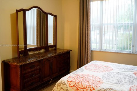 Condo in Miramar, Florida, 2 bedrooms  № 1749906 - photo 14