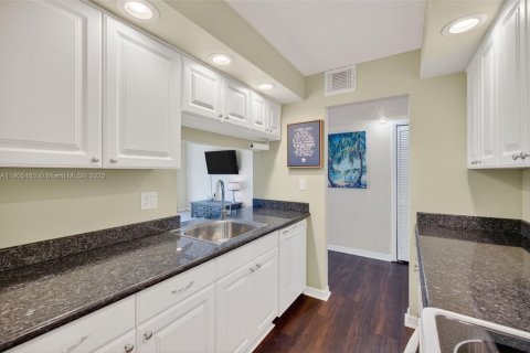 Copropriété à vendre à Pompano Beach, Floride: 2 chambres, 84.63 m2 № 1972588 - photo 10