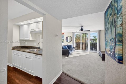 Copropriété à vendre à Pompano Beach, Floride: 2 chambres, 84.63 m2 № 1972588 - photo 3