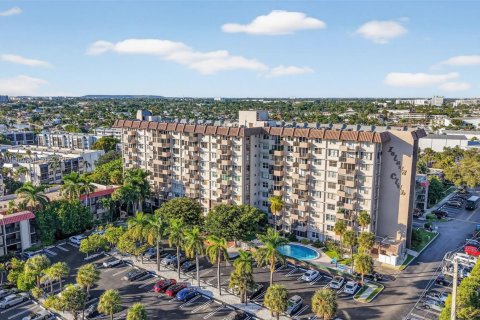 Copropriété à vendre à Pompano Beach, Floride: 2 chambres, 84.63 m2 № 1972588 - photo 1