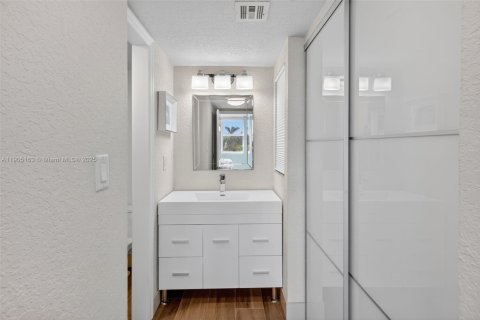 Copropriété à vendre à Pompano Beach, Floride: 2 chambres, 84.63 m2 № 1972588 - photo 25