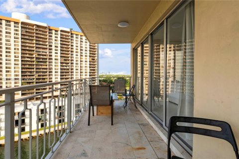 Купить кондоминиум в Майами, Флорида 1 спальня, 79.99м2, № 1982199 - фото 21