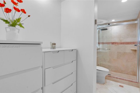 Купить кондоминиум в Майами, Флорида 1 спальня, 79.99м2, № 1982199 - фото 20