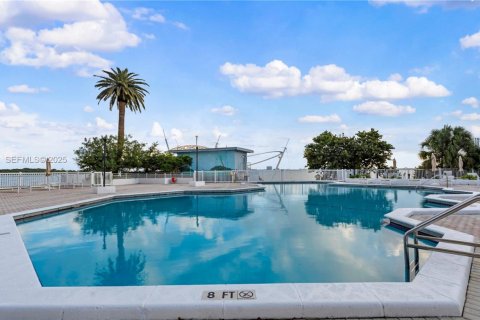 Купить кондоминиум в Майами, Флорида 1 спальня, 79.99м2, № 1982199 - фото 25