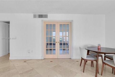 Купить кондоминиум в Майами, Флорида 1 спальня, 79.99м2, № 1982199 - фото 8