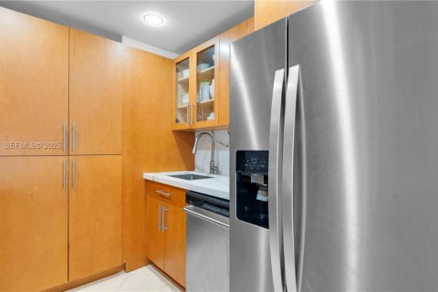 Купить кондоминиум в Майами, Флорида 1 спальня, 79.99м2, № 1982199 - фото 12