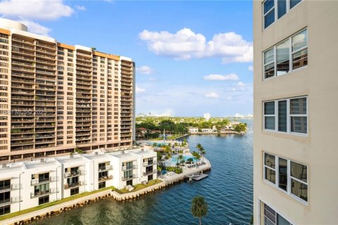 Купить кондоминиум в Майами, Флорида 1 спальня, 79.99м2, № 1982199 - фото 23