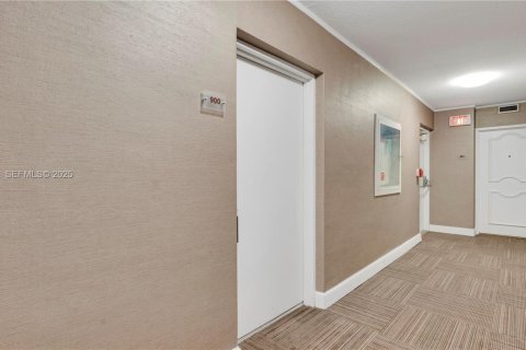 Купить кондоминиум в Майами, Флорида 1 спальня, 79.99м2, № 1982199 - фото 27