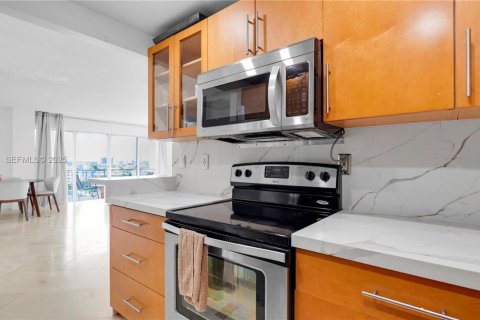 Купить кондоминиум в Майами, Флорида 1 спальня, 79.99м2, № 1982199 - фото 10