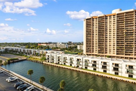 Купить кондоминиум в Майами, Флорида 1 спальня, 79.99м2, № 1982199 - фото 22