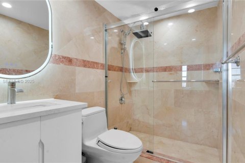 Купить кондоминиум в Майами, Флорида 1 спальня, 79.99м2, № 1982199 - фото 19