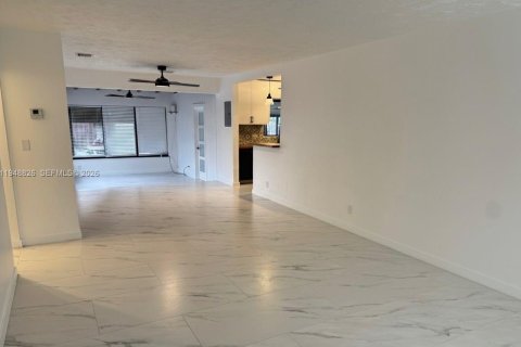 Снять в аренду виллу или дом в Халландейл-Бич, Флорида 2 спальни, 144.93м2, № 2004671 - фото 6