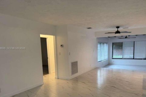 Снять в аренду виллу или дом в Халландейл-Бич, Флорида 2 спальни, 144.93м2, № 2004671 - фото 8