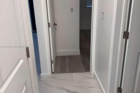 Снять в аренду виллу или дом в Халландейл-Бич, Флорида 2 спальни, 144.93м2, № 2004671 - фото 13