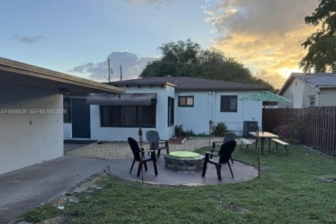 Снять в аренду виллу или дом в Халландейл-Бич, Флорида 2 спальни, 144.93м2, № 2004671 - фото 19