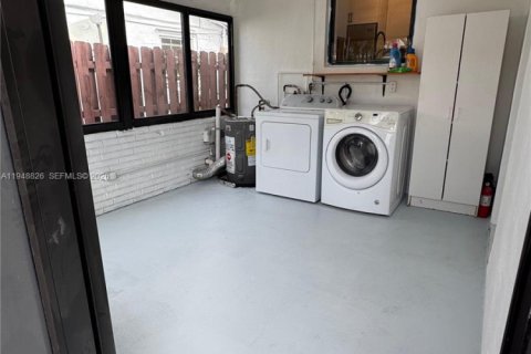 Снять в аренду виллу или дом в Халландейл-Бич, Флорида 2 спальни, 144.93м2, № 2004671 - фото 28