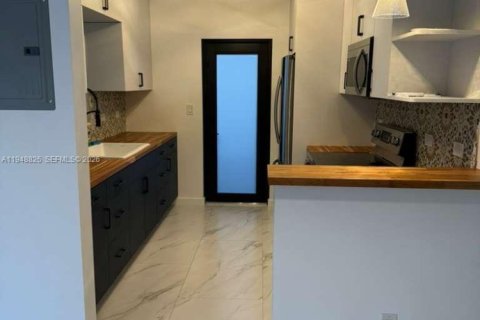 Снять в аренду виллу или дом в Халландейл-Бич, Флорида 2 спальни, 144.93м2, № 2004671 - фото 5