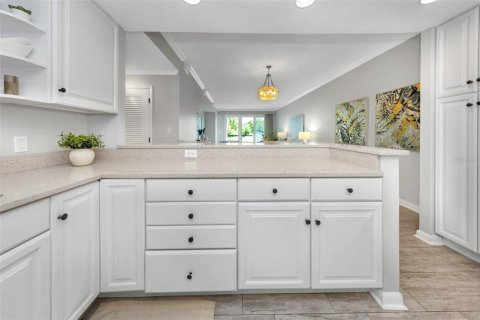 Condo in Belleair, Florida, 2 bedrooms  № 2384053 - photo 17