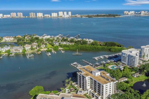 Condo in Belleair, Florida, 2 bedrooms  № 2384053 - photo 5