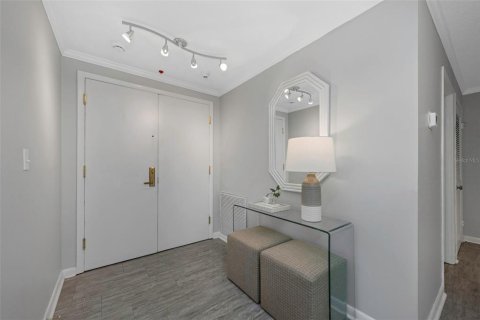 Condo in Belleair, Florida, 2 bedrooms  № 2384053 - photo 11