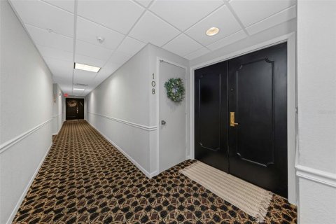 Condo in Belleair, Florida, 2 bedrooms  № 2384053 - photo 10