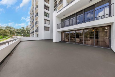 Condo in Belleair, Florida, 2 bedrooms  № 2384053 - photo 28