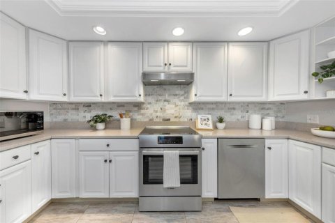 Condo in Belleair, Florida, 2 bedrooms  № 2384053 - photo 15