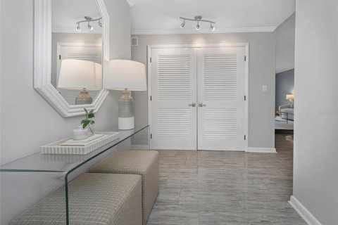Condo in Belleair, Florida, 2 bedrooms  № 2384053 - photo 12