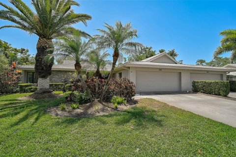 House in Sarasota, Florida 2 bedrooms, 169.27 sq.m. № 1629000 - photo 1
