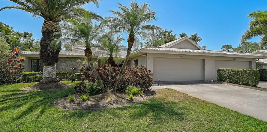 House in Sarasota, Florida 2 bedrooms, 169.27 sq.m. № 1629000