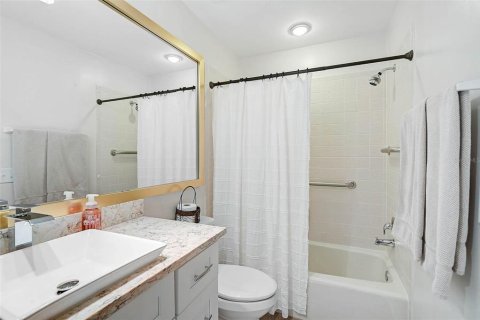 House in Sarasota, Florida 2 bedrooms, 169.27 sq.m. № 1629000 - photo 11