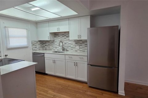 Condo in Clearwater, Florida, 2 bedrooms  № 2391580 - photo 2