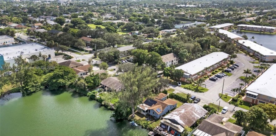 Villa ou maison à Hallandale Beach, Floride 3 chambres, 131.55 m2 № 1871642