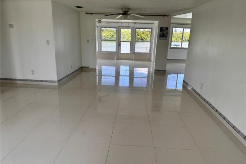 Купить виллу или дом в Холидэй, Флорида 6 комнат, 117.8м2, № 2152069 - фото 4