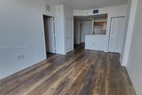 Appartement à louer à Miami, Floride: 1 chambre № 2084867 - photo 2