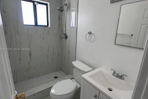 Condo in Hialeah, Florida, 2 bedrooms № 2086458 - photo 8
