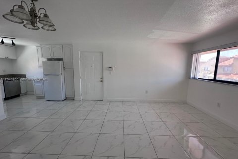 Condo in Hialeah, Florida, 2 bedrooms № 2086458 - photo 4