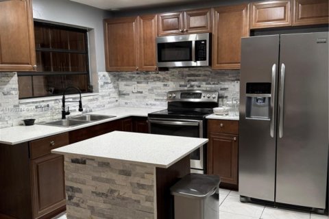 Adosado en alquiler en Miami, Florida, 3 dormitorios, 126.35 m2 № 1965454 - foto 8