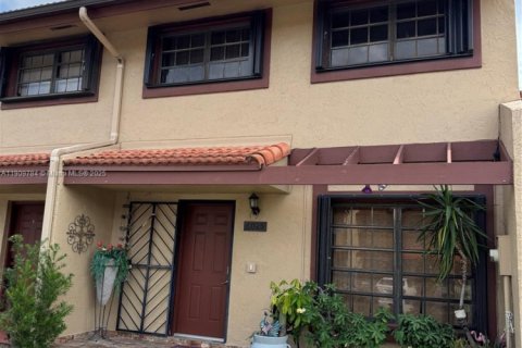 Adosado en alquiler en Miami, Florida, 3 dormitorios, 126.35 m2 № 1965454 - foto 1