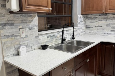 Adosado en alquiler en Miami, Florida, 3 dormitorios, 126.35 m2 № 1965454 - foto 3