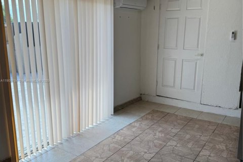 Adosado en alquiler en Miami, Florida, 3 dormitorios, 126.35 m2 № 1965454 - foto 17