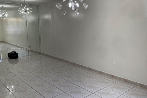 Adosado en alquiler en Miami, Florida, 3 dormitorios, 126.35 m2 № 1965454 - foto 16