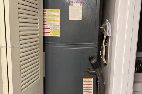 Adosado en alquiler en Miami, Florida, 3 dormitorios, 126.35 m2 № 1965454 - foto 23