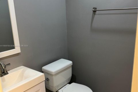 Adosado en alquiler en Miami, Florida, 3 dormitorios, 126.35 m2 № 1965454 - foto 19